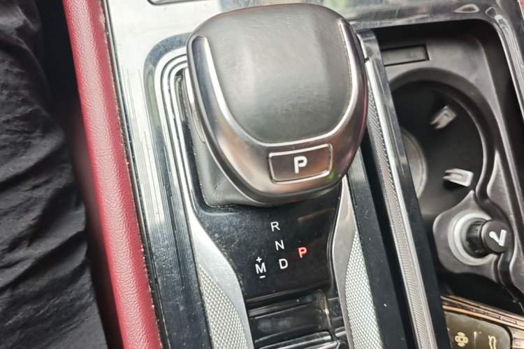 Used Hongqi H5 2024 1.5T DCT Smart Connect Flagship Edition Gear Lever