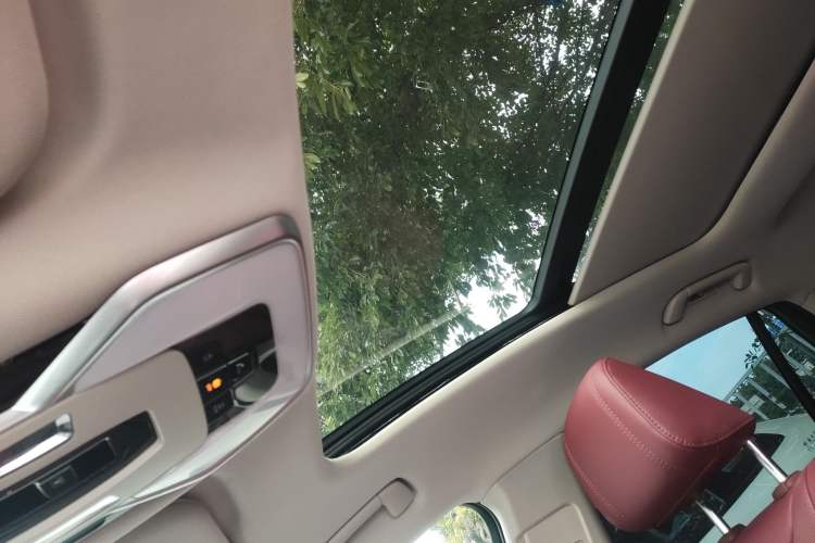 Used Hongqi H5 2024 2.0T Automatic Smart Connect Flagship Edition Headliner