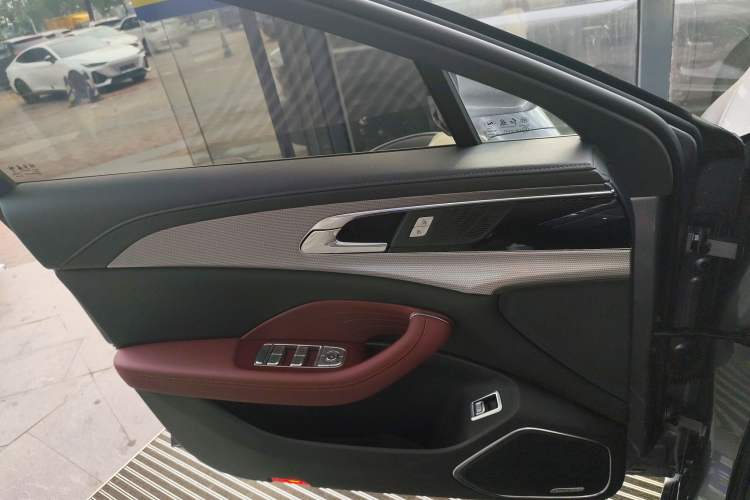 Used Hongqi H5 2024 2.0T Automatic Smart Connect Flagship Edition Left Front Door Interior