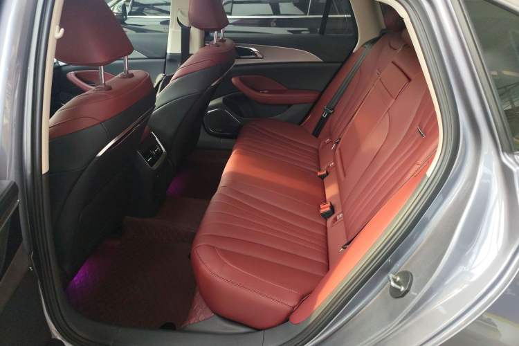 Used Hongqi H5 2024 2.0T Automatic Smart Connect Flagship Edition Left Rear Seat