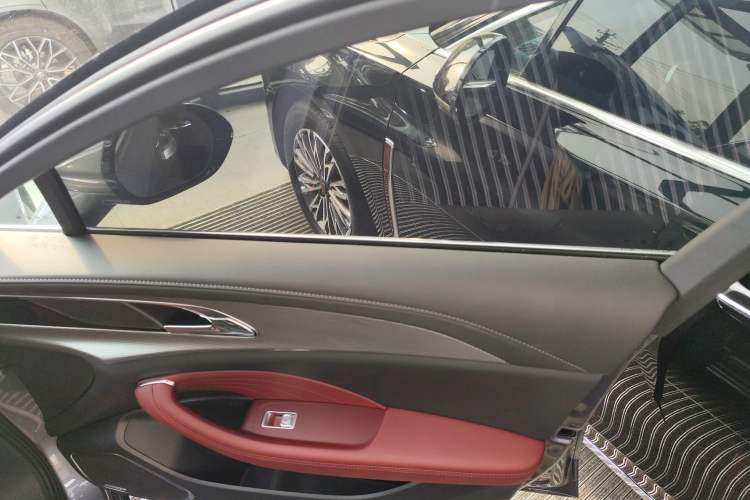Used Hongqi H5 2024 2.0T Automatic Smart Connect Flagship Edition Right Front Door Interior