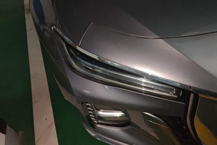Used Hongqi H5 2024 2.0T Automatic Smart Connect Flagship Edition Right Front Headlight