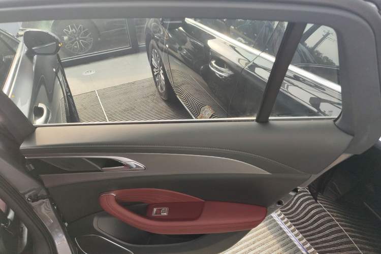 Used Hongqi H5 2024 2.0T Automatic Smart Connect Flagship Edition Right Rear Door Interior