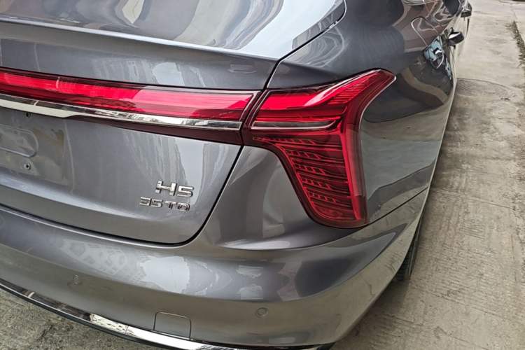 Used Hongqi H5 2024 1.5T DCT Smart Connect Flagship Edition Right Rear Taillight