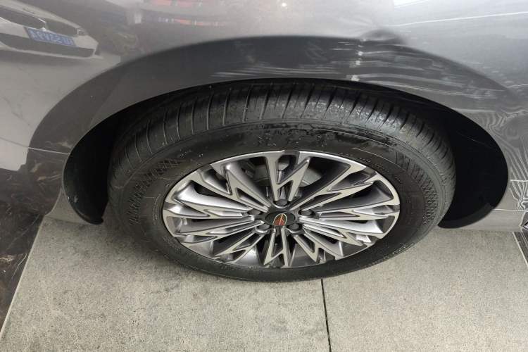 Used Hongqi H5 2024 2.0T Automatic Smart Connect Flagship Edition Right Rear Wheel Hub