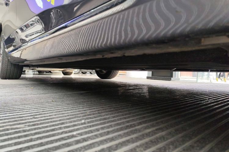 Used Hongqi H5 2024 2.0T Automatic Smart Connect Flagship Edition Right Side Sill