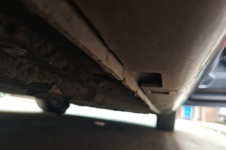 Used Hongqi H5 2024 1.5T DCT Smart Connect Flagship Edition Right Side Sill