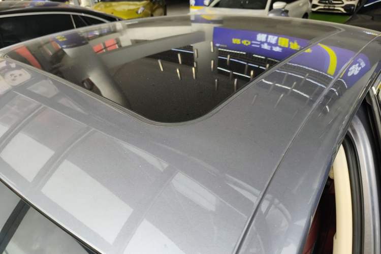 Used Hongqi H5 2024 2.0T Automatic Smart Connect Flagship Edition Roof
