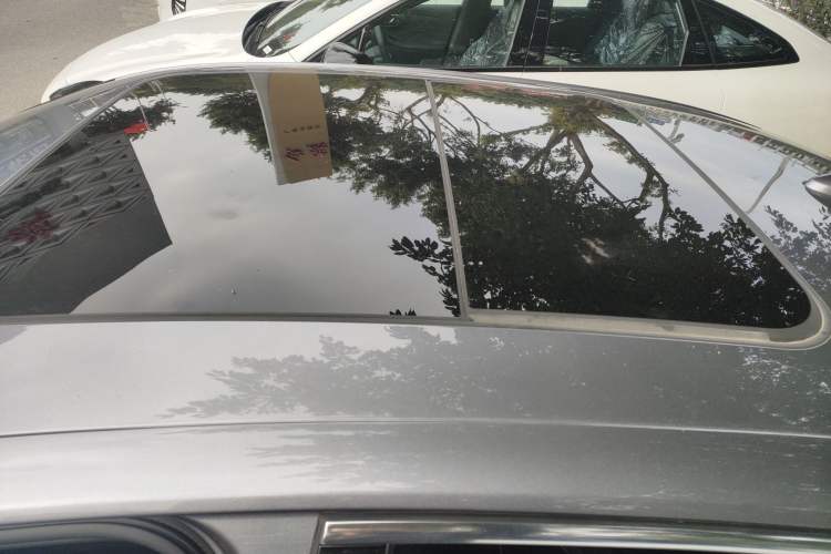 Used Hongqi H5 2024 2.0T Automatic Smart Connect Flagship Edition Roof