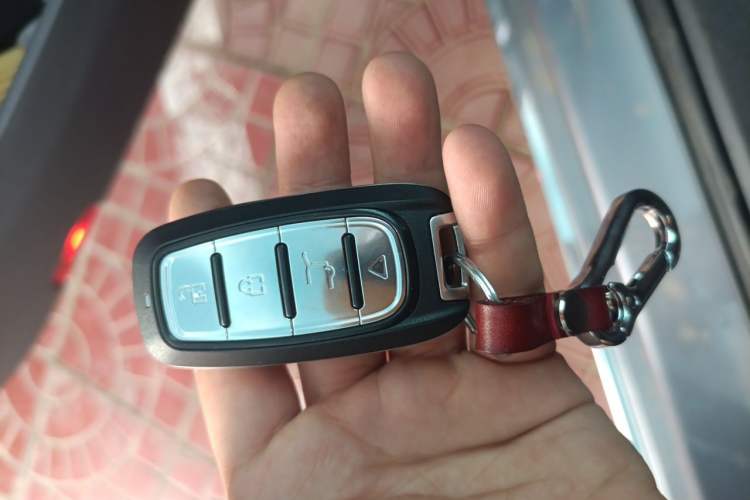 Used Hongqi H5 2024 1.5T DCT Smart Connect Flagship Edition Vehicle Key