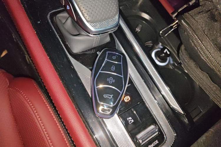 Used Hongqi H5 2024 2.0T Automatic Smart Connect Flagship Edition Vehicle Key