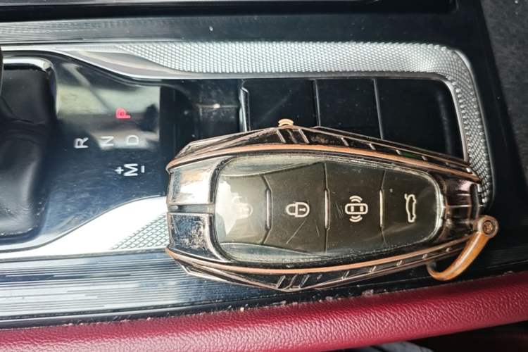 Used Hongqi H5 2024 1.5T DCT Smart Connect Flagship Edition Vehicle Key