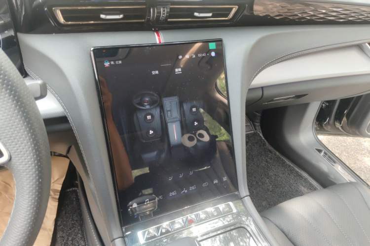 Used Hongqi H5 2024 2.0T Automatic Smart Connect Flagship Edition Audio And AC Panel