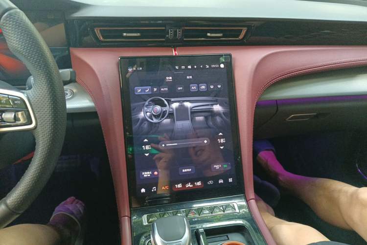 Used Hongqi H5 2024 2.0T Automatic Smart Connect Flagship Edition Audio And AC Panel