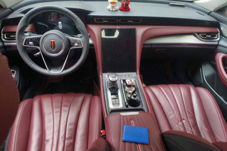 Used Hongqi H5 2024 2.0T Automatic Smart Connect Flagship Edition Center Console