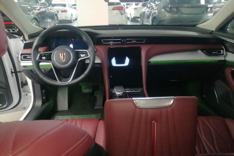 Used Hongqi H5 2024 2.0T Automatic Smart Connect Flagship Edition Center Console