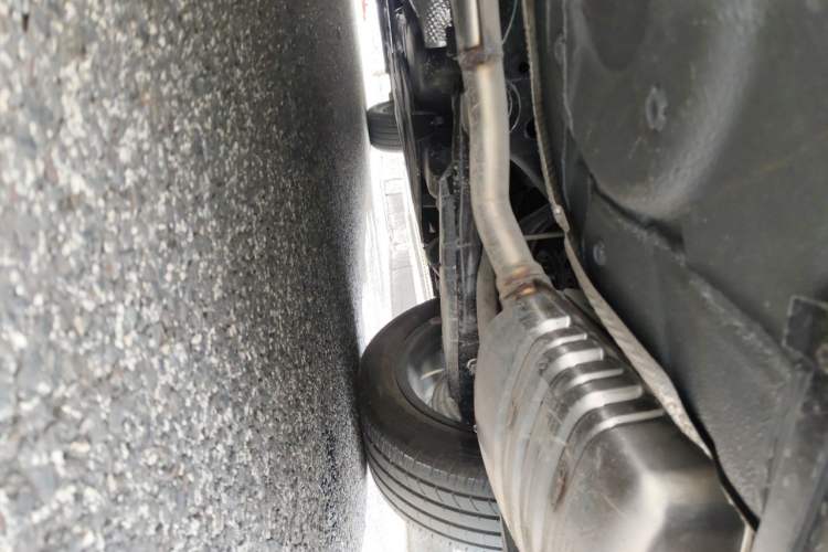 Used Hongqi H5 2024 2.0T Automatic Smart Connect Flagship Edition Chassis Front Left
