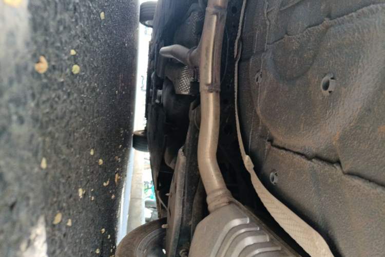 Used Hongqi H5 2024 2.0T Automatic Smart Connect Flagship Edition Chassis Rear