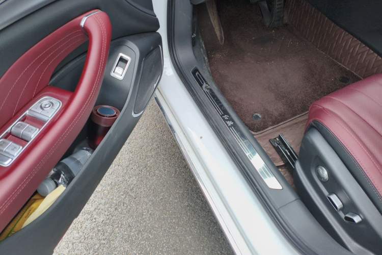 Used Hongqi H5 2024 2.0T Automatic Smart Connect Flagship Edition Driver Seat