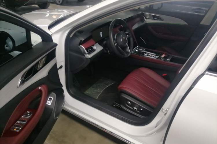 Used Hongqi H5 2024 2.0T Automatic Smart Connect Flagship Edition Driver Seat