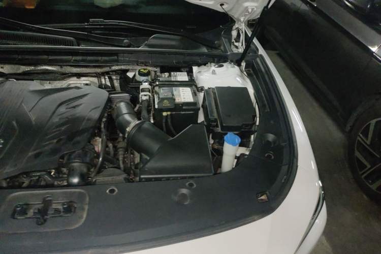Used Hongqi H5 2024 1.5T DCT Smart Connect Flagship Edition Engine Bay Left