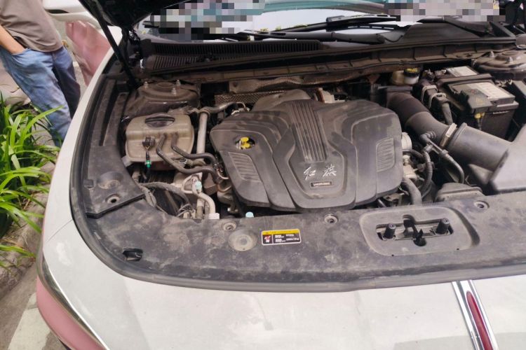 Used Hongqi H5 2024 2.0T Automatic Smart Connect Flagship Edition Engine Bay Right