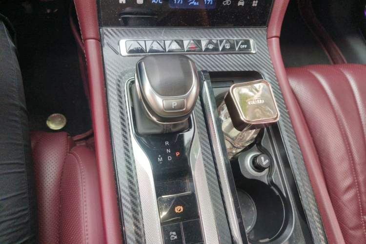 Used Hongqi H5 2024 2.0T Automatic Smart Connect Flagship Edition Gear Lever