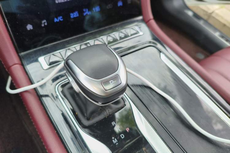 Used Hongqi H5 2024 2.0T Automatic Smart Connect Flagship Edition Gear Lever