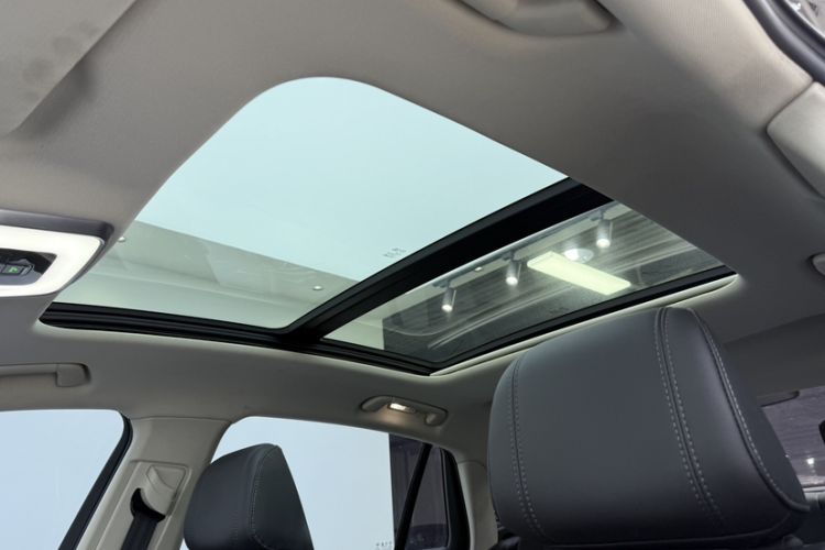Used Hongqi H5 2024 2.0T Automatic Smart Connect Flagship Edition Headliner