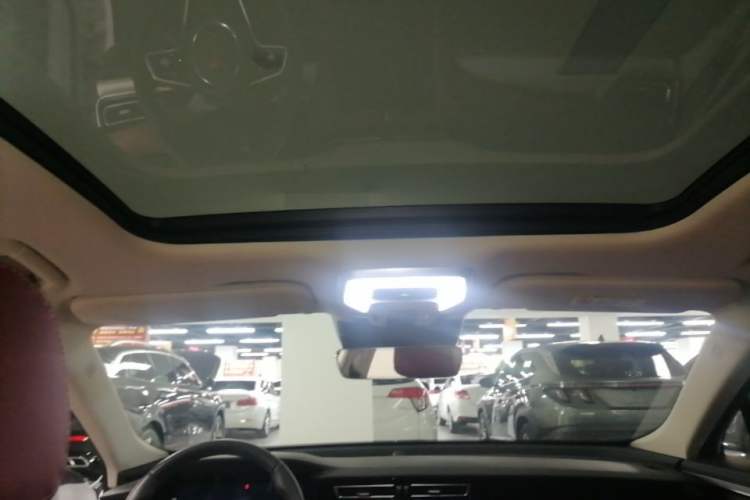 Used Hongqi H5 2024 2.0T Automatic Smart Connect Flagship Edition Headliner