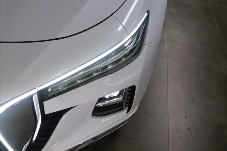 Used Hongqi H5 2024 2.0T Automatic Smart Connect Flagship Edition Left Front Headlight