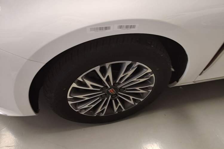 Used Hongqi H5 2024 1.5T DCT Smart Connect Flagship Edition Left Front Wheel Hub