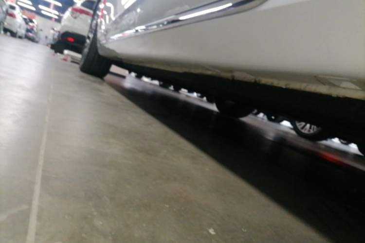 Used Hongqi H5 2024 2.0T Automatic Smart Connect Flagship Edition Left Side Sill