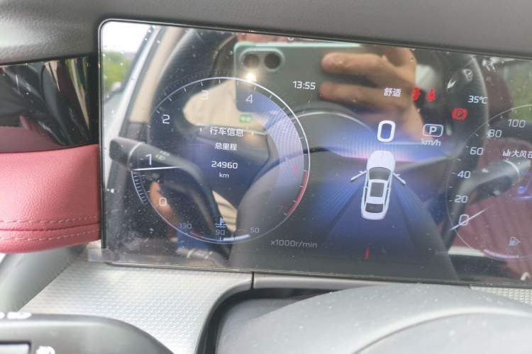 Used Hongqi H5 2024 2.0T Automatic Smart Connect Flagship Edition Odometer Close Up