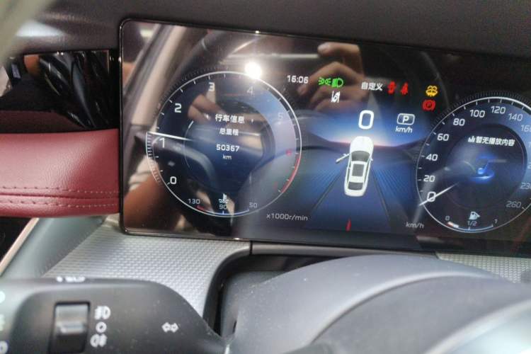 Used Hongqi H5 2024 2.0T Automatic Smart Connect Flagship Edition Odometer Close Up