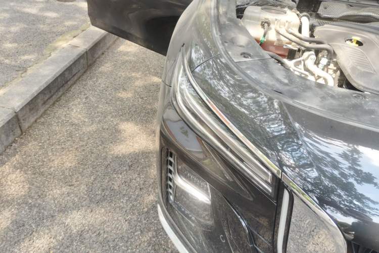Used Hongqi H5 2024 2.0T Automatic Smart Connect Flagship Edition Right Front Headlight