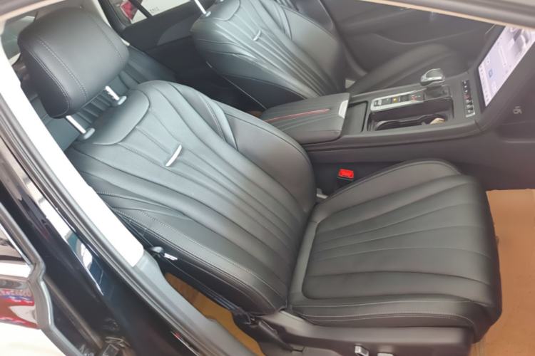 Used Hongqi H5 2024 2.0T Automatic Smart Connect Flagship Edition Right Front Seat