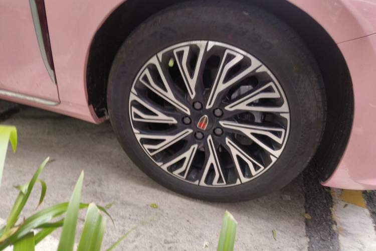 Used Hongqi H5 2024 2.0T Automatic Smart Connect Flagship Edition Right Front Wheel Hub