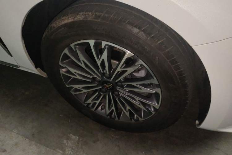 Used Hongqi H5 2024 1.5T DCT Smart Connect Flagship Edition Right Front Wheel Hub