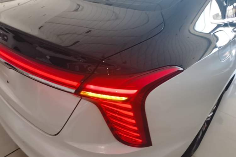 Used Hongqi H5 2024 2.0T Automatic Smart Connect Flagship Edition Right Rear Taillight