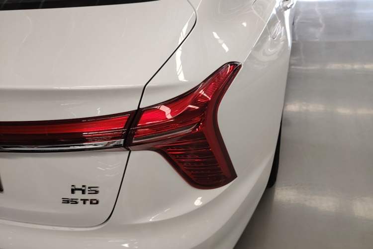 Used Hongqi H5 2024 1.5T DCT Smart Connect Flagship Edition Right Rear Taillight