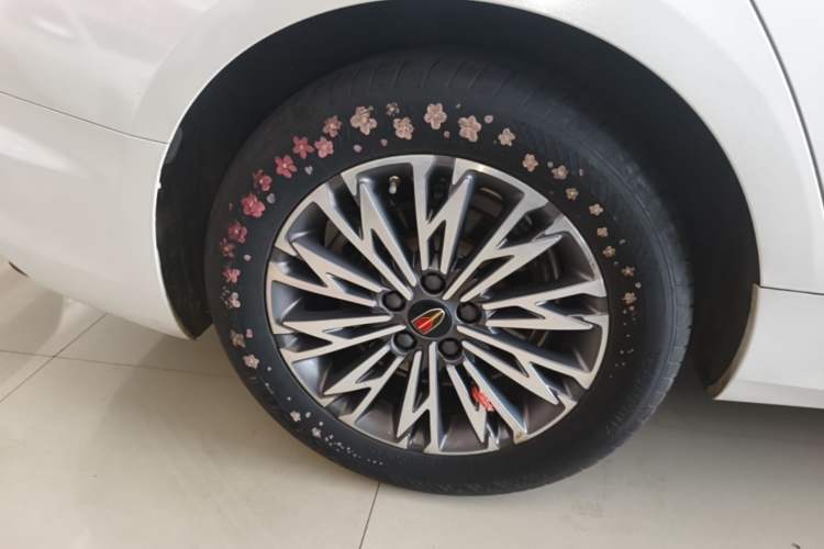 Used Hongqi H5 2024 2.0T Automatic Smart Connect Flagship Edition Right Rear Wheel Hub