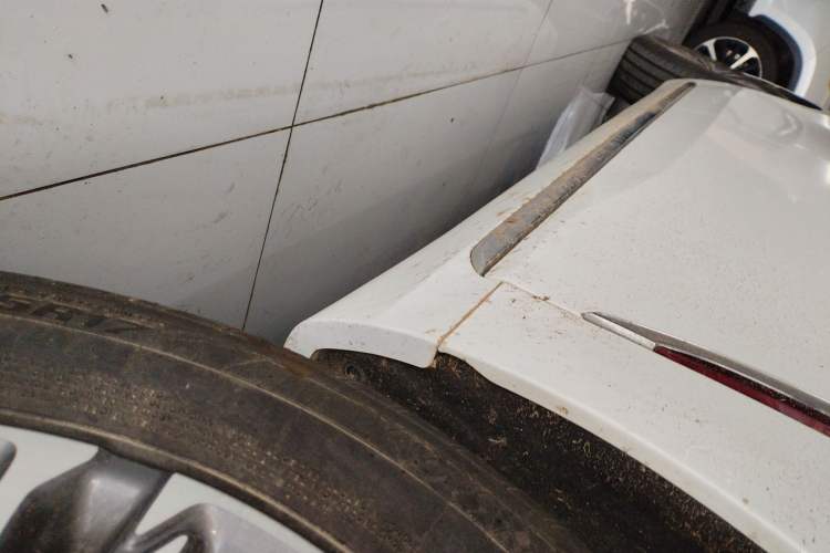 Used Hongqi H5 2024 2.0T Automatic Smart Connect Flagship Edition Right Side Sill