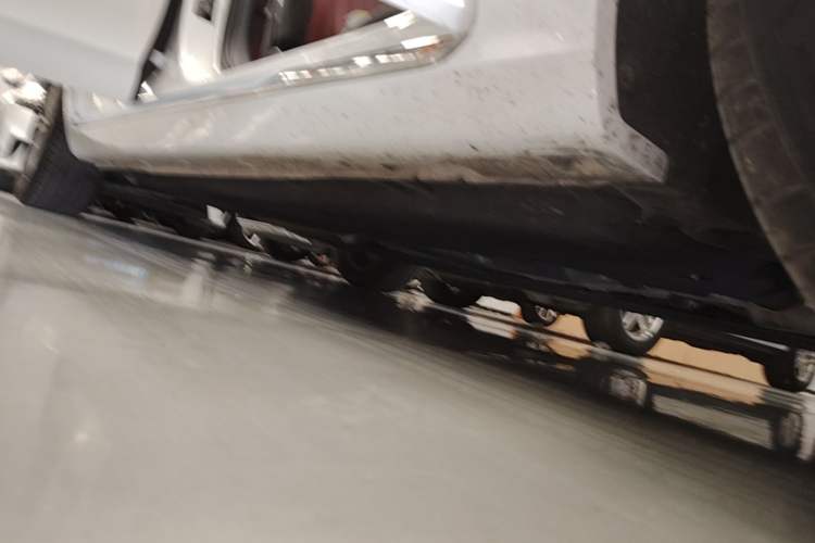 Used Hongqi H5 2024 1.5T DCT Smart Connect Flagship Edition Right Side Sill