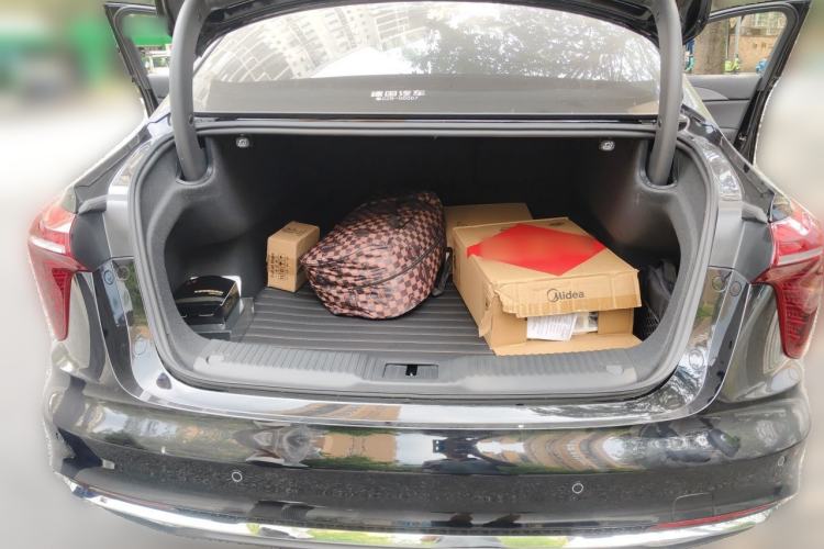 Used Hongqi H5 2024 2.0T Automatic Smart Connect Flagship Edition Trunk