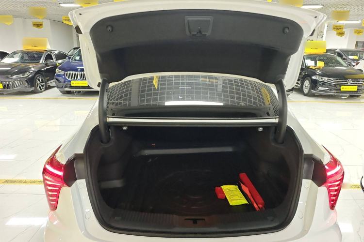 Used Hongqi H5 2024 1.5T HEV Smart Connect Flagship Edition Trunk