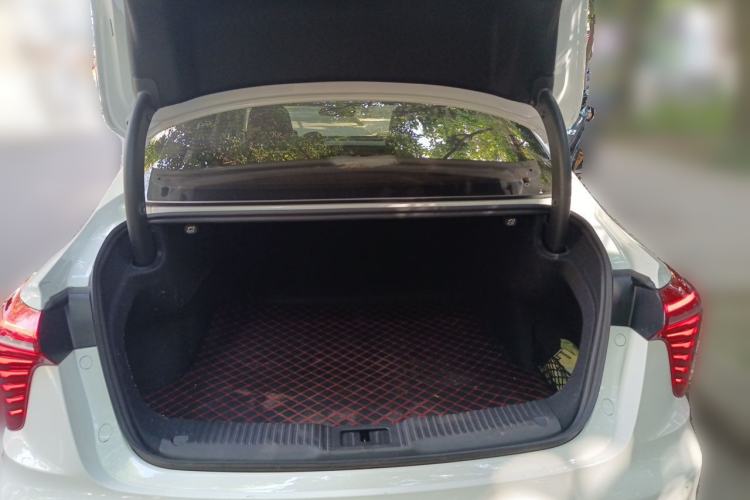 Used Hongqi H5 2024 2.0T Automatic Smart Connect Flagship Edition Trunk