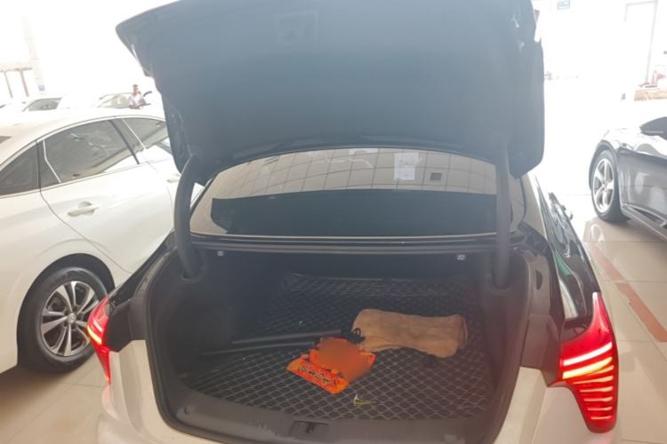 Used Hongqi H5 2024 2.0T Automatic Smart Connect Flagship Edition Trunk