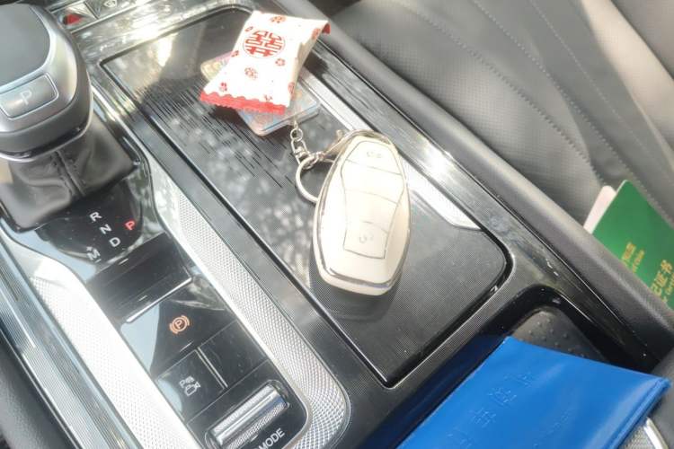 Used Hongqi H5 2024 2.0T Automatic Smart Connect Flagship Edition Vehicle Key