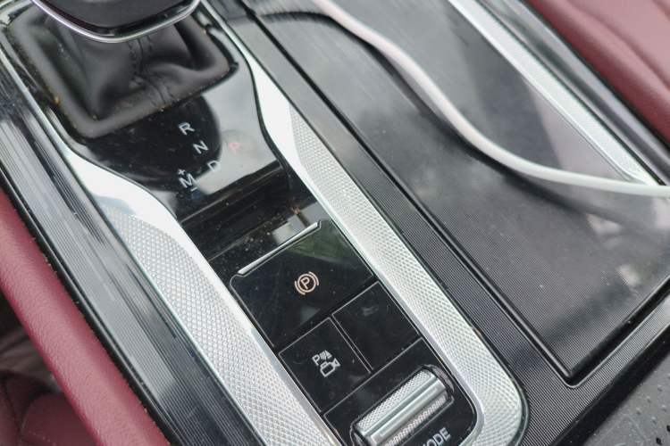 Used Hongqi H5 2024 2.0T Automatic Smart Connect Flagship Edition Vehicle Key